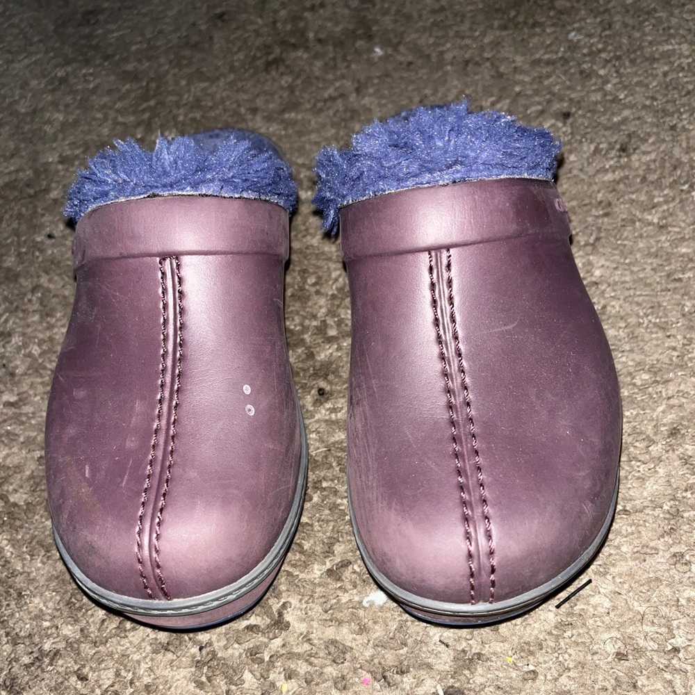 Size 1 Women’s crocs